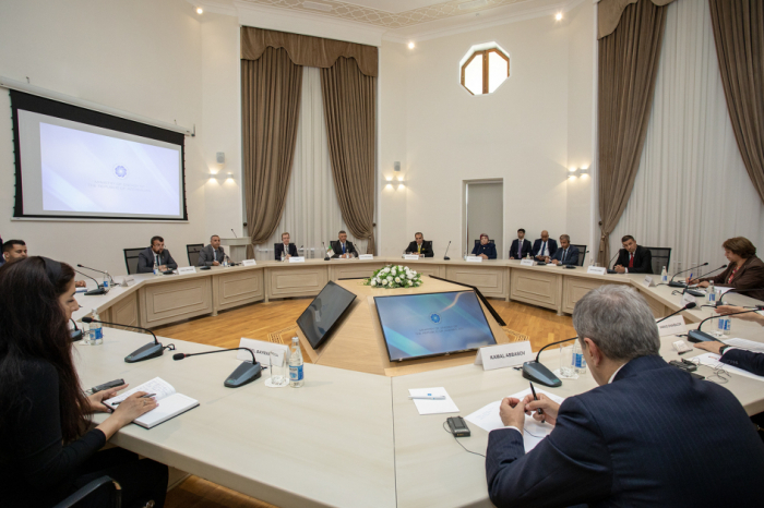   Aserbaidschan und Algerien diskutieren Energiekooperation  