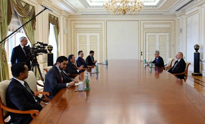   Aserbaidschanischer Präsident empfängt den Senatspräsidenten des malaysischen Parlaments  