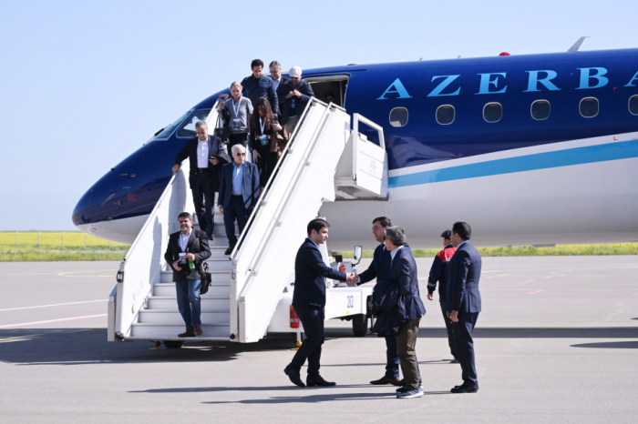 Comienza el viaje de los participantes del foro internacional a los territorios liberados de Azerbaiyán
