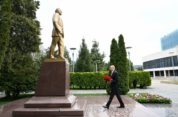President Ilham Aliyev visits statue of National Leader Heydar Aliyev in Gabala city