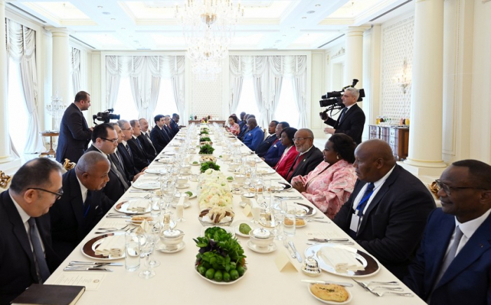  Se celebró una cena oficial en honor del Presidente del Congo 