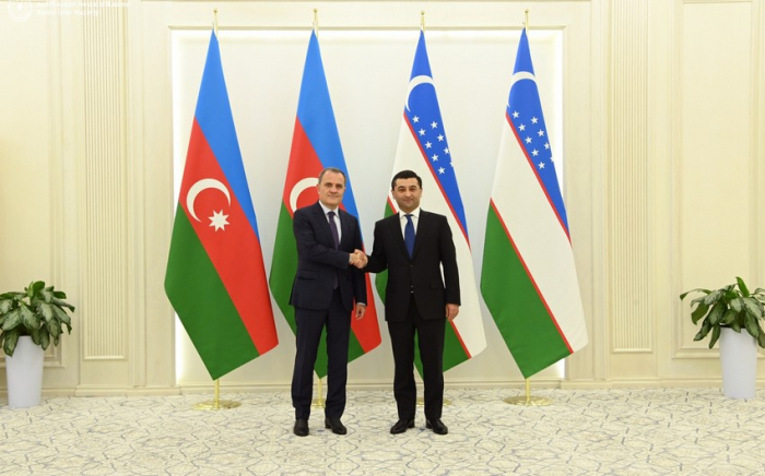  Jeyhun Bayramov se reunió con su homólogo uzbeko 