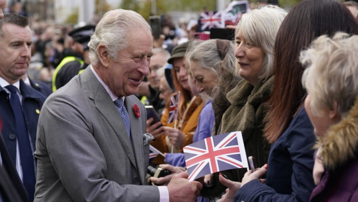 Le roi Charles III reprend ses activités publiques en dépit de son cancer