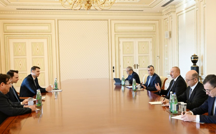  Ilham Aliyev recibió al Ministro de Energía de Rumania 