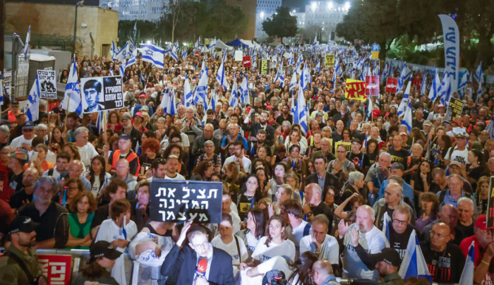 Minlərlə israilli Netanyahuya qarşı aksiyalara başladı 