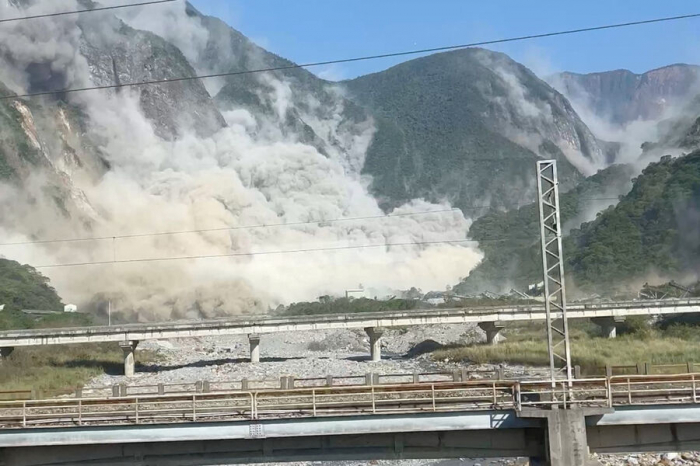 Zəlzələdən sonra    680 turist    dağda köməksiz vəziyyətdə qaldı