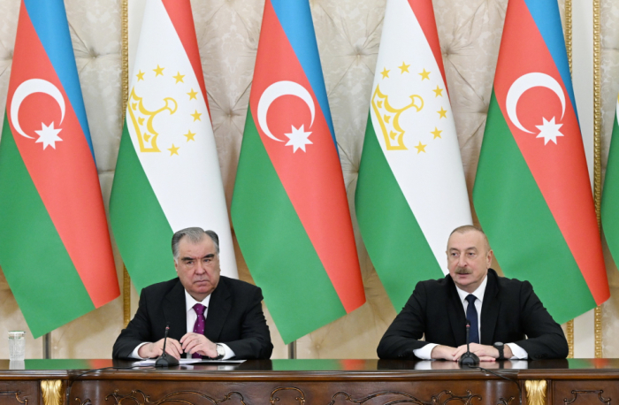   El Presidente Ilham Aliyev y el Presidente Emomali Rahmon hacen declaraciones a la prensa  