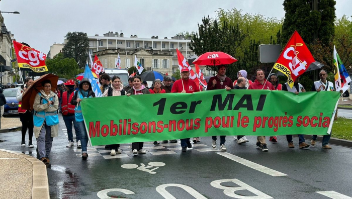 1er-Mai : des milliers de personnes défilent partout en France