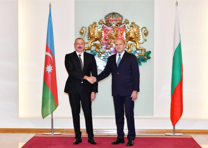  Se ofreció una ceremonia oficial de bienvenida al Presidente de Bulgaria 