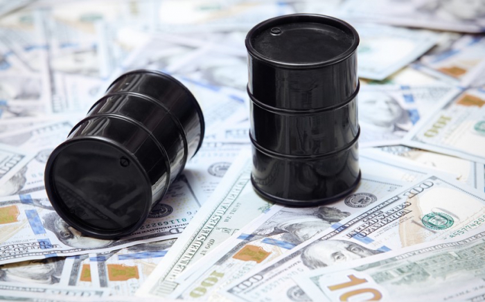 Azerbaijani oil price slightly drops 