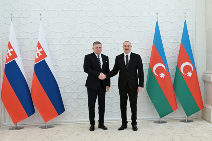   Präsident Ilham Aliyev führt ein persönliches Treffen mit dem slowakischen Premierminister  