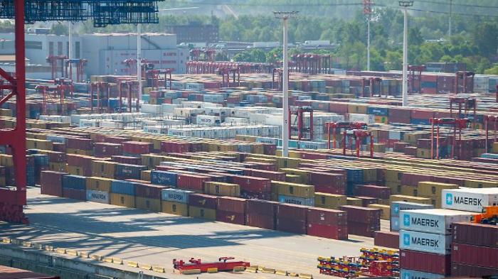   Deutsche Exporte steigen stärker als erwartet  