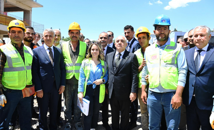 Azerbaijani PM reviews progress of work in Azerbaijan district in Türkiye