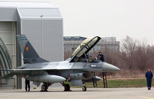Rusiya F-16-lar üçün hazırlanan aerodromu vurdu