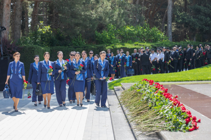 AZAL Staff Pays Tribute to the Memory of the Great Leader Heydar Aliyev