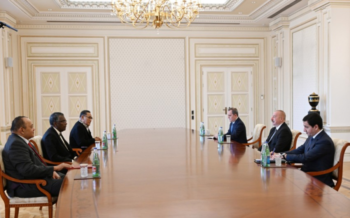  Ilham Aliyev empfing den Generalgouverneur von Tuvalu, den Premierminister von Tonga und den Außenminister des Commonwealth der Bahamas  - FOTOS  