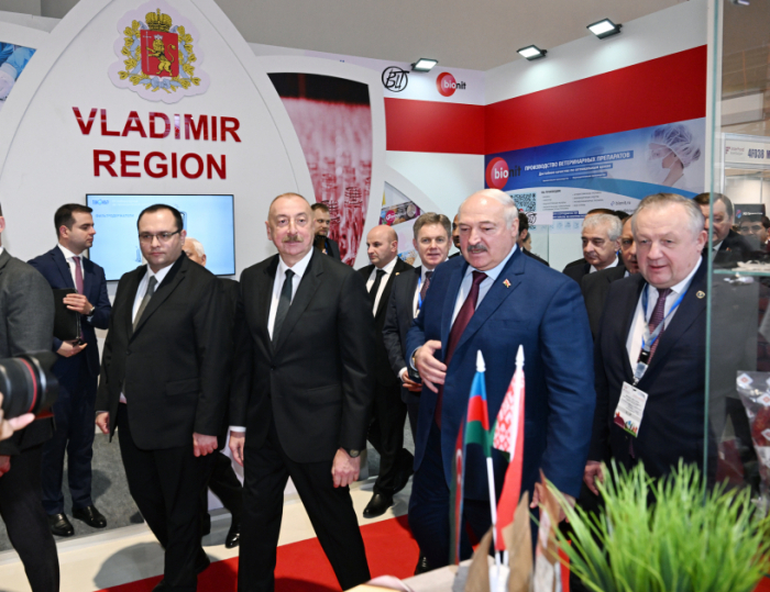  Los presidentes de Azerbaiyán y Bielorrusia conocieron las exposiciones 