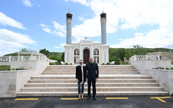  El Presidente y la Primera Dama asistieron a la inauguración de la mezquita Zangilan 