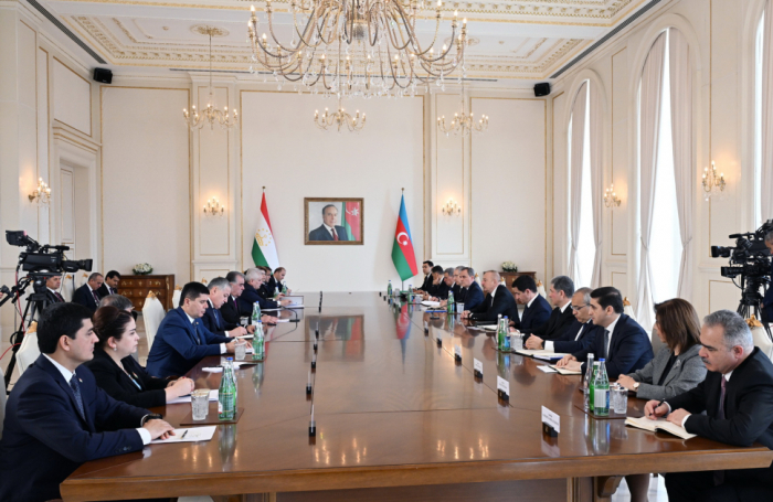  Rencontre des présidents azerbaïdjanais et tadjik avec la participation des délégations 