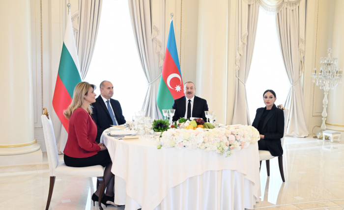 Official dinner hosted on behalf of President Ilham in honor of his Bulgarian counterpart 