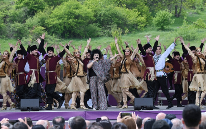    “Oxuyanda gözümün qabağına onları gətirdim” -    Zeynəb Xanlarova      
   