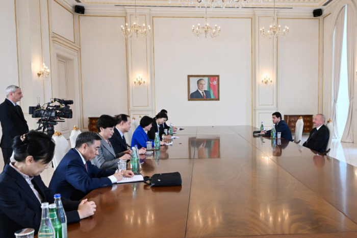   Presidente Ilham Aliyev recibe a la vicepresidenta del Comité Nacional de la Conferencia Consultiva Política del Pueblo Chino  