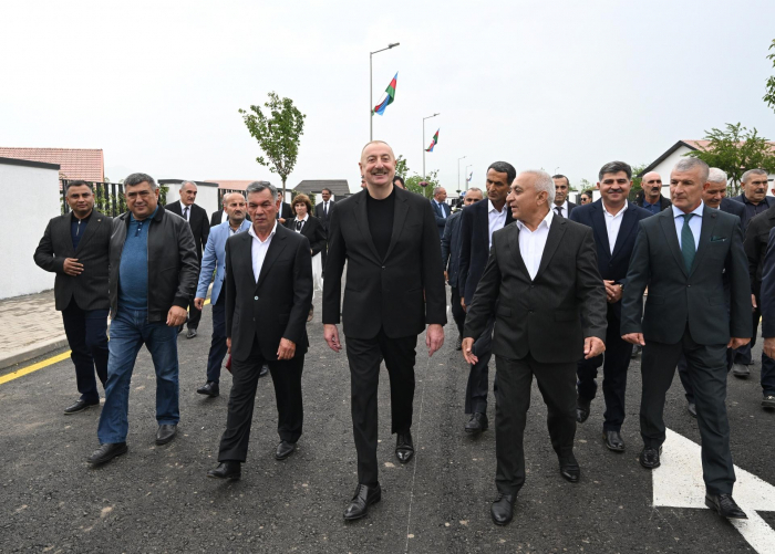 Ilham Aliyev et Mehriban Aliyeva rencontrent les résidents relogés à Khodjaly - PHOTOS