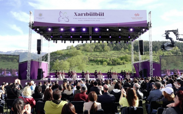   Presidente Ilham Aliyev y Primera Dama Mehriban Aliyeva asisten a la ceremonia de inauguración del 7º Festival Internacional de Música "Kharibulbul" en Shusha  