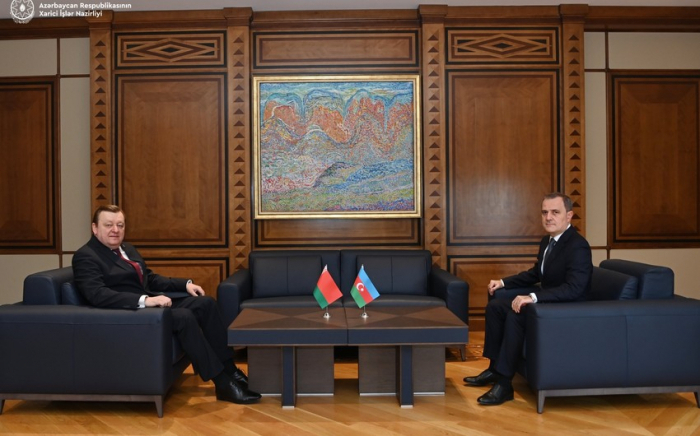 Los ministros de Asuntos Exteriores de Azerbaiyán y Bielorrusia celebran reunión 