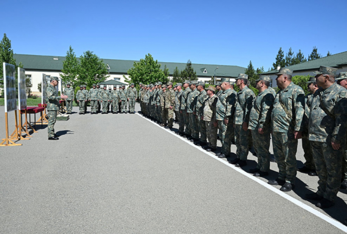   El Jefe del Estado Mayor del Ejército de Azerbaiyán observa los ejercicios tácticos de las unidades de artillería  