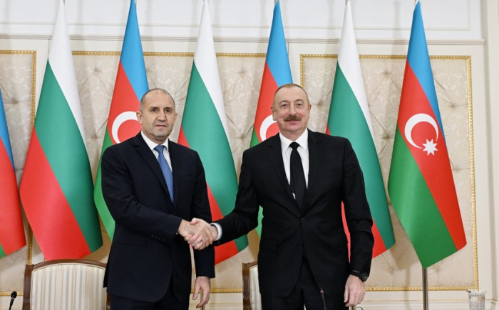  El líder azerbaiyano invitó a su homólogo búlgaro a la COP29 