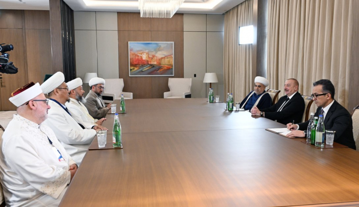 Presidente Ilham Aliyev recibe a la delegación de líderes religiosos de los países miembros y observadores de la OET