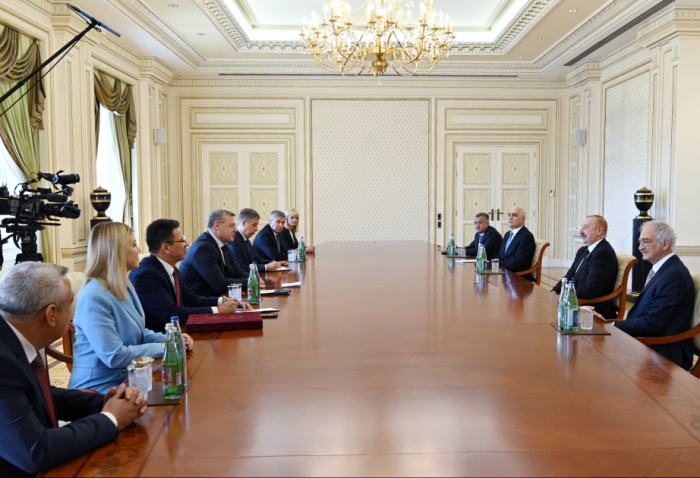   Presidente Ilham Aliyev recibe al gobernador de la región rusa de Astracán  