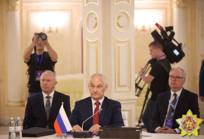   Ministro de Defensa ruso: "Los servicios de mediación se imponen sin ceremonia a Armenia y Azerbaiyán para llegar a un acuerdo"  