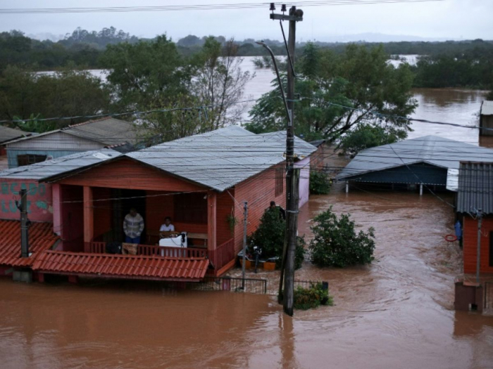 Brésil : 31 morts et 74 disparus dans le sud, submergé par les inondations