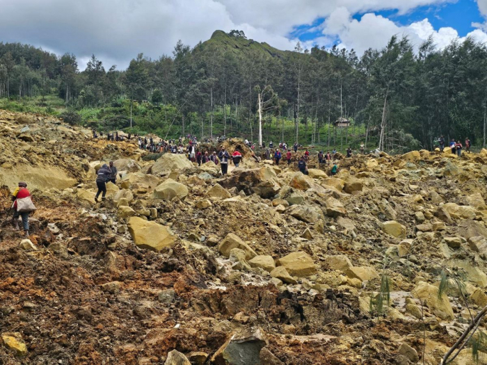 Papouasie-Nouvelle-Guinée : Plus de 300 personnes ensevelies après un glissement de terrain, selon la presse