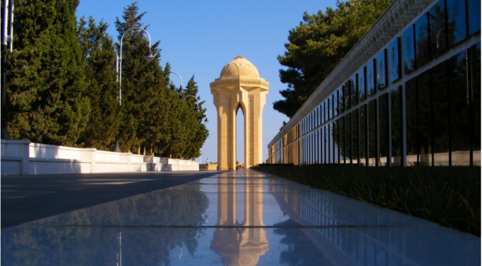 Rumen Radev Bakıda şəhidlərin xatirəsini anıb