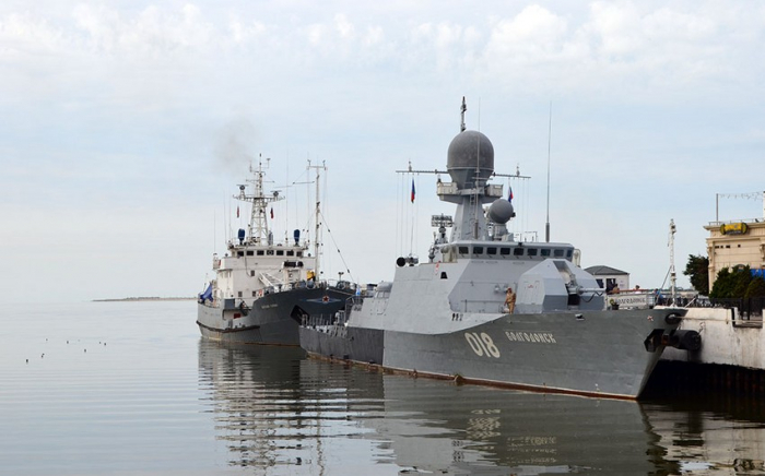 Rus hərbi gəmiləri Bakı limanını tərk etdilər