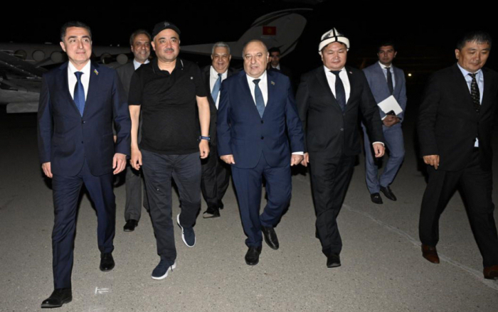  El presidente del Parlamento kirguís se encuentra en Azerbaiyán 