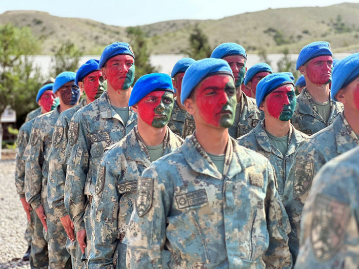   Aserbaidschanische Armee veranstaltet Abschlusszeremonie des Kommando-Grundkurses  