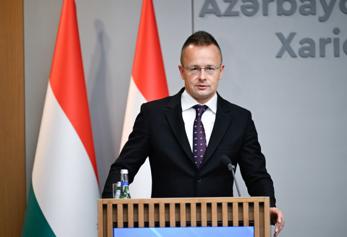   Péter Szijjártó  : "La mayoría de los líderes europeos quieren estar en el mismo podio que el presidente de Azerbaiyán" 