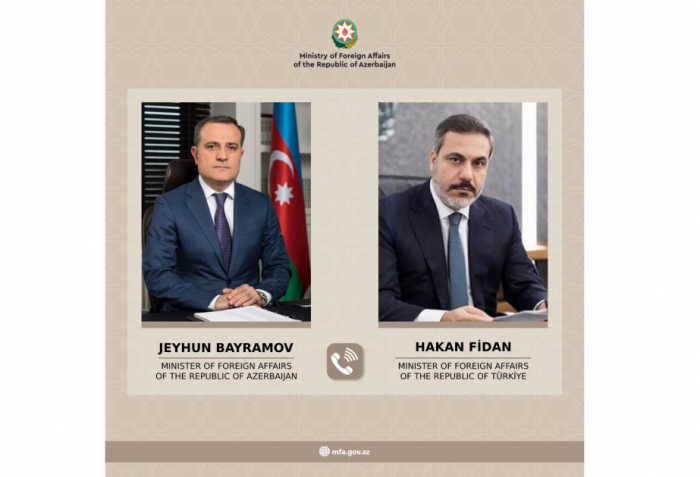 Les ministres des AE azerbaïdjanais et turc discutent des questions régionales