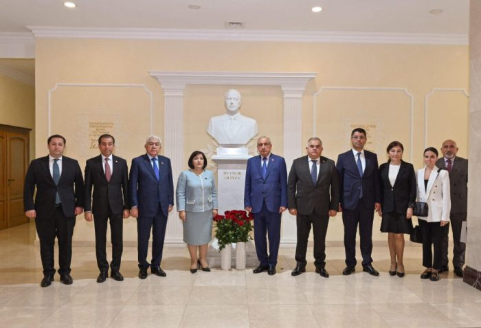   Sprecherin des Milli Majlis besucht aserbaidschanische Botschaft in Belarus  