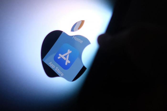 EU accuses Apple of breaching bloc