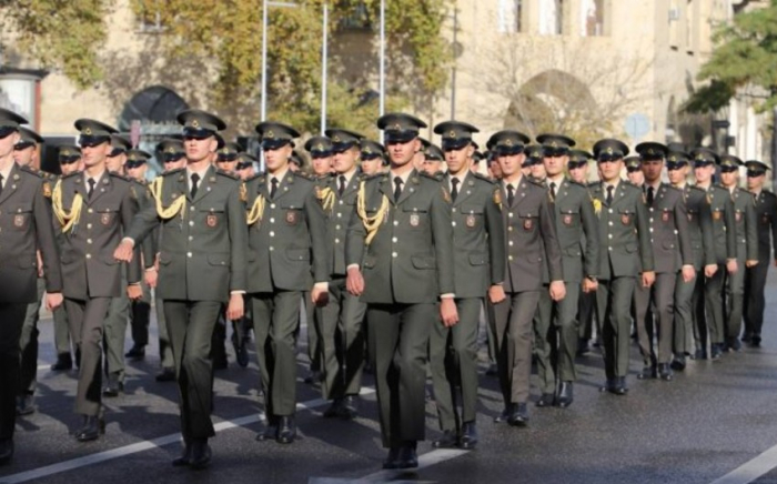  Marsch des Militärpersonals beginnt