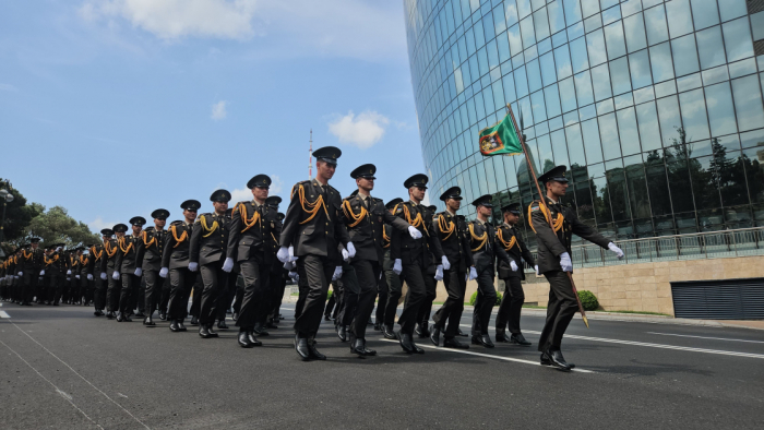 Soldiers march through Baku in Armed Forces Day celebration