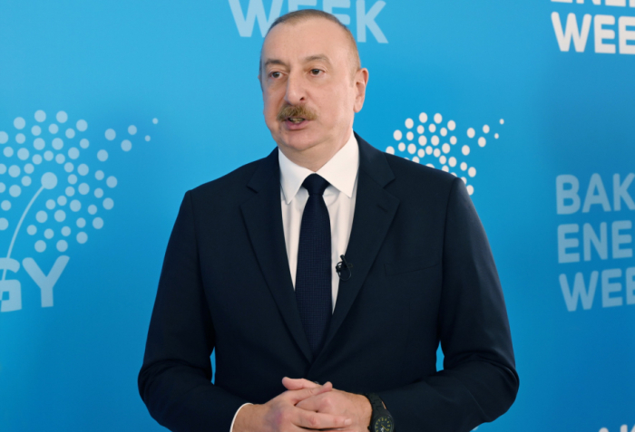     Presidente de Azerbaiyán:   "Nuestro objetivo es garantizar un enfoque muy sofisticado para maximizar el uso de los recursos energéticos renovables"  