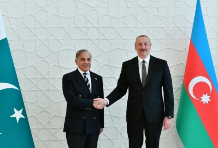 Pakistani PM discusses bilateral ties with Ilham Aliyev in phone call