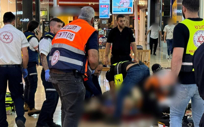    İsraildə ticarət mərkəzində insident baş verib -    FOTO/VİDEO      