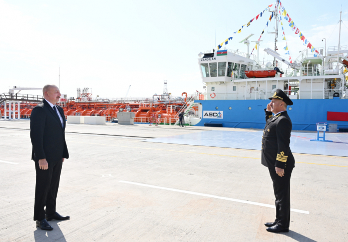  Präsident Ilham Aliyev nimmt an der Zeremonie zur Inbetriebnahme des Tankers „Zangilan“ teil 